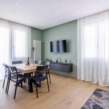 Campo Dei Fiori Free Parking And Wifi Daire *