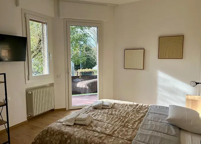 Campo Dei Fiori Free Parking And Wifi Apartamento *